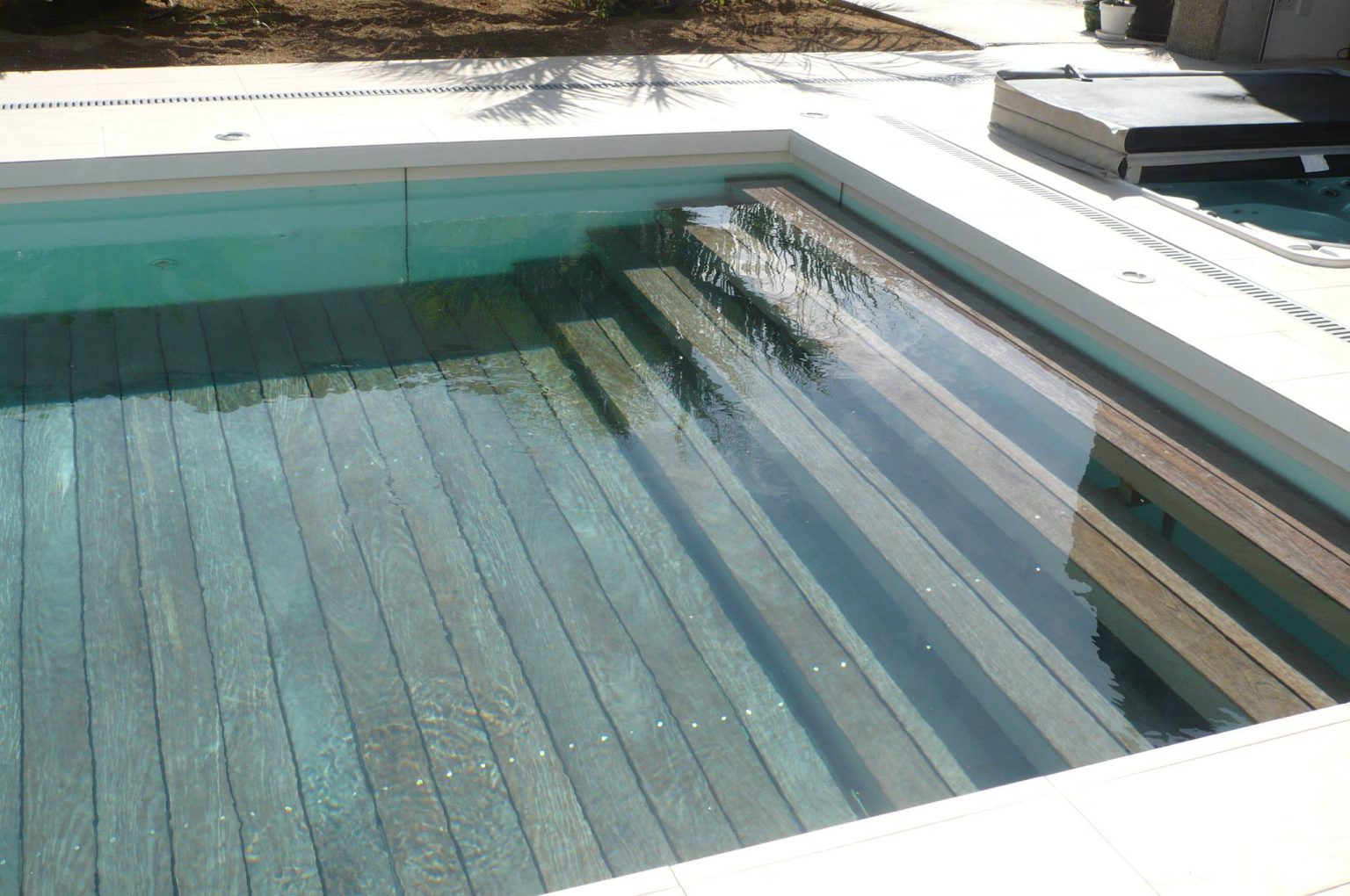 piscine à fond mobile